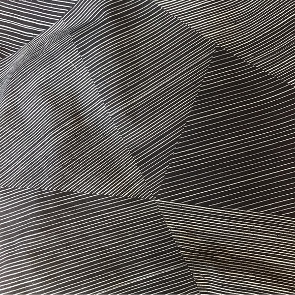 Lululemon Athletica Grey Navy Geometric Capris Leggings, EUC, 6 - Picture 14 of 14